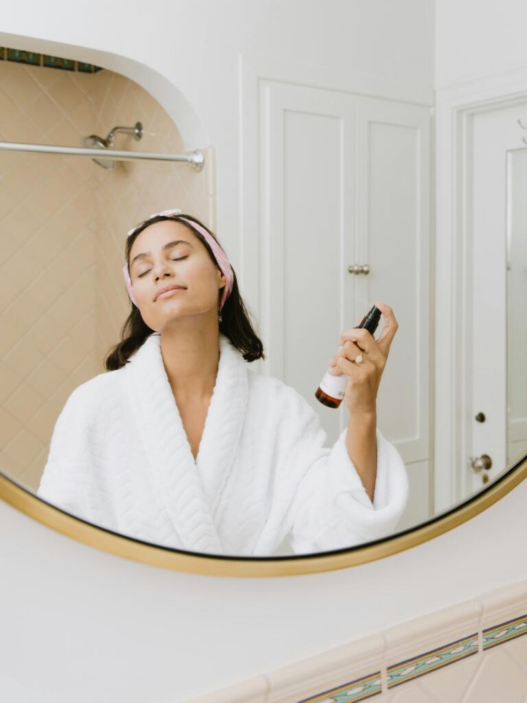 Segredos para uma pele saudável e hidratada após a menopausa: 7 dicas simples de skin care
