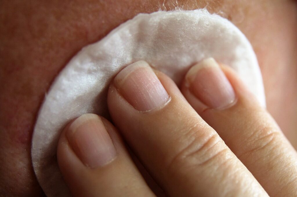 Como rejuvenescer a pele após a menopausa. Passo 1: Limpeza Suave