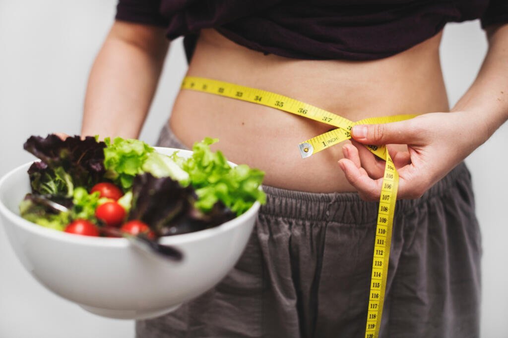 É possível emagrecer sem dietas restritivas e perder peso em uma semana?