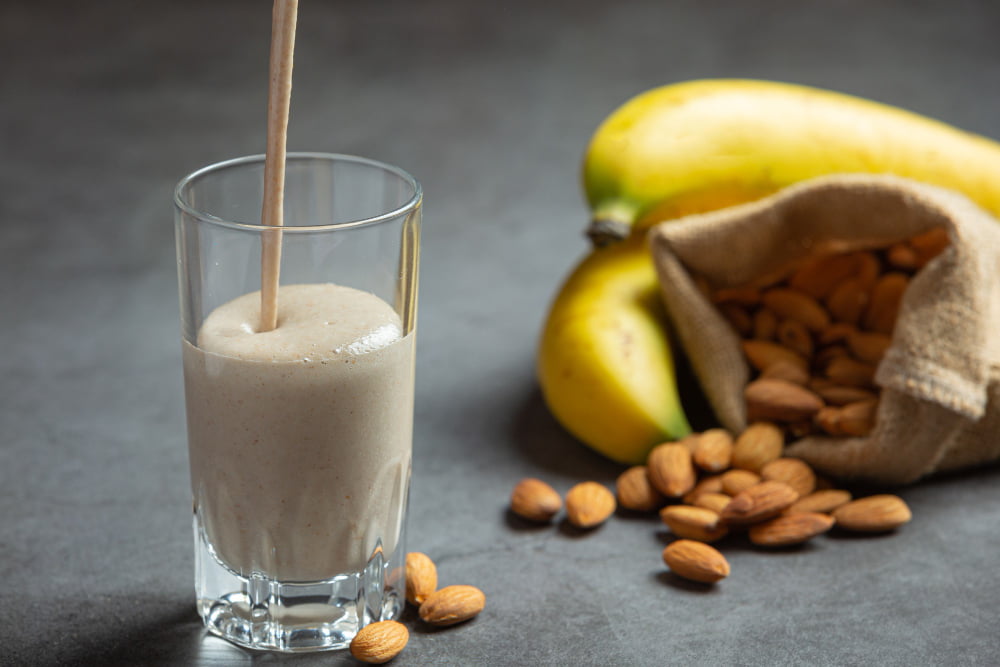 Smoothie de Amêndoas é uma excelente opção para o desjejum saudável e low carb.