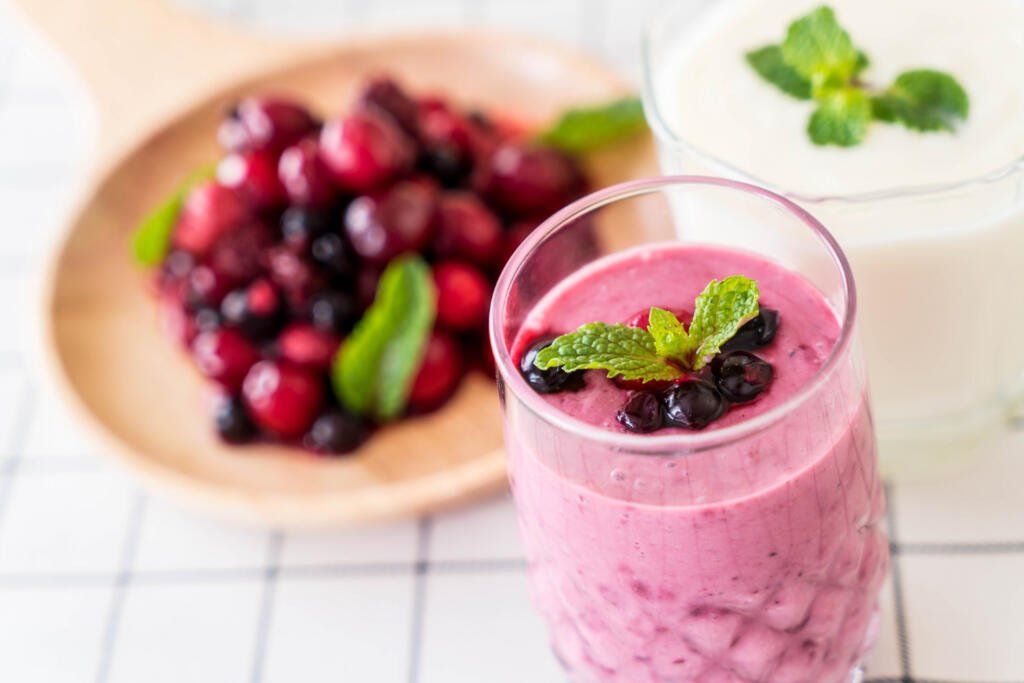 Smoothie de Coco e Framboesa uma receita perfeita para dietas low carb.