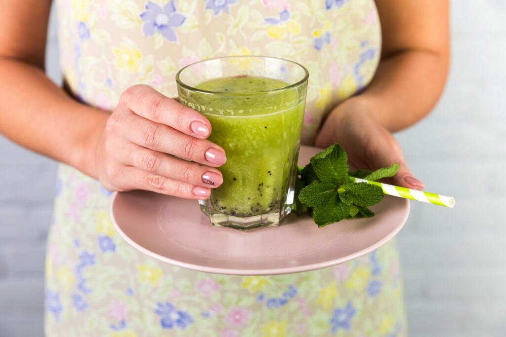 Suco detox desincha, seca a barriga e garante muitos benefícios para a sua saúde.