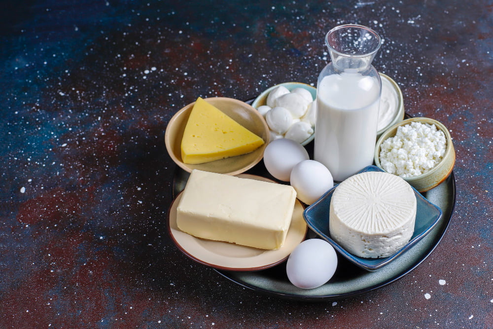 O laticínio é o segundo grupo alimentar fornecedor de vitamina B12: leite, queijos e iogurte.