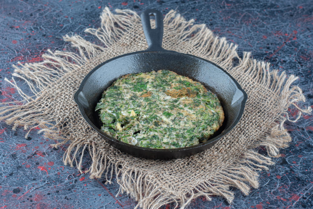 Essa receita simples e deliciosa de omelete é apenas uma das formas de aproveitar ao máximo os benefícios nutricionais da Ora-pro-nóbis.
