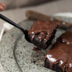 Receita de Bolo de Chocolate Fofo com Cacau 100% e Sem Glúten: a Fonte de Felicidade