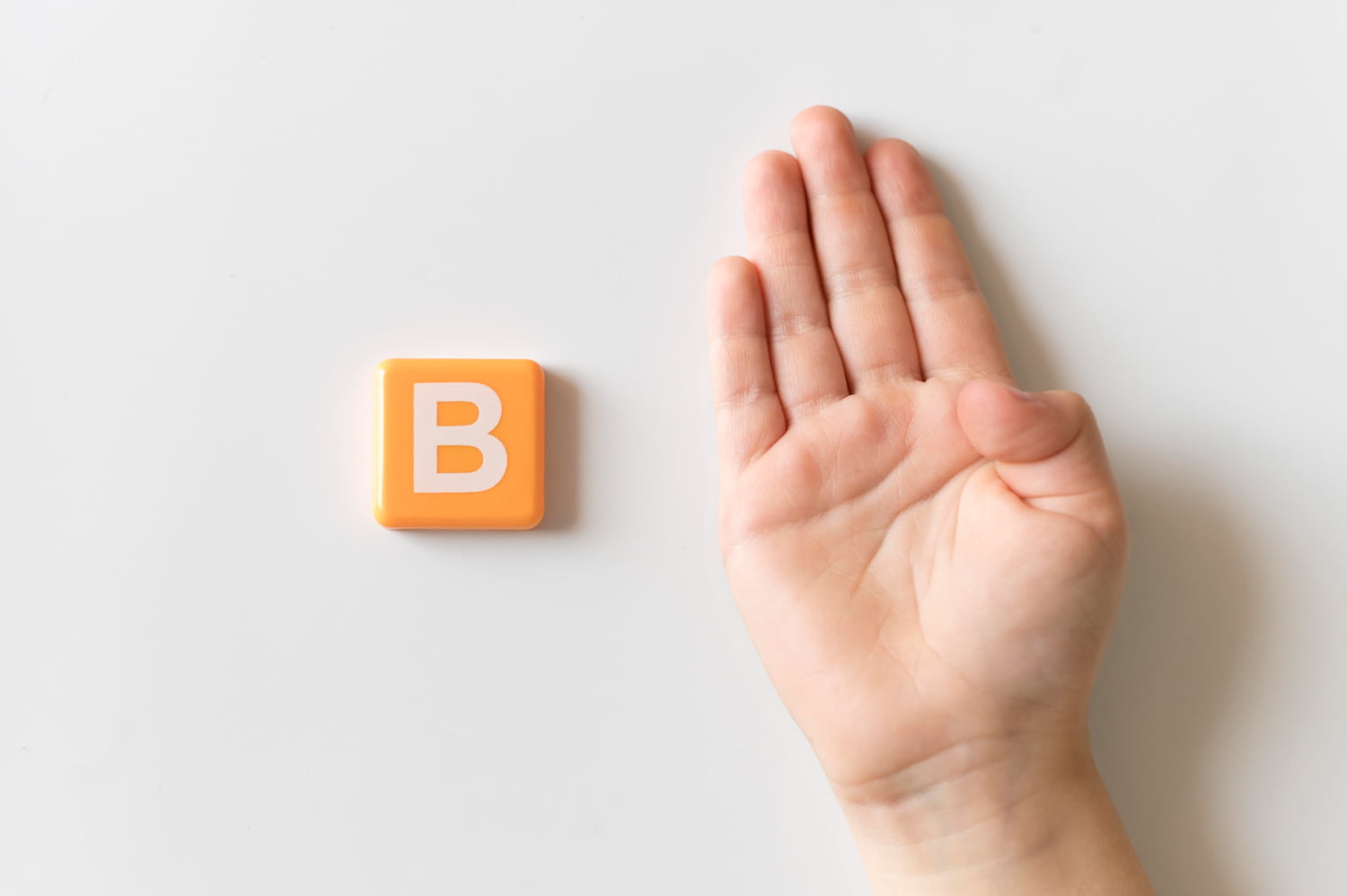 A falta da Vitamina B12 pode causar cansaço, formigamentos e até demência. Confira como a B12 afeta a sua saúde.